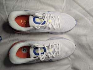 NWOT Nike Journey Run Sneaker HJ9290 Football Men's sz 9.5 Grey/White/Mango/ Blu